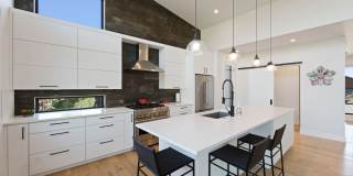 Fully Furnished 4-Bedroom Tetherow Home | Hot Tub + Home Services Included Gallery 28
