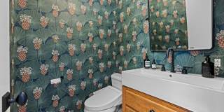 Gorgeous home in Englewood! Gallery 34