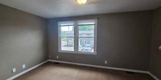 1/2 Off first months rent! 2 Bed/1.5 Bath Townhouse! Water/Garbage Included! Walk to APSU! Gallery 10