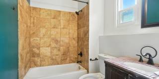 Two Bedroom in Newport! Gallery 22