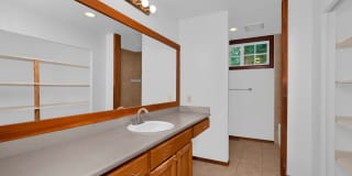 Private 4 Bedroom Retreat on 5-Acres Cottage Lake Gallery 26