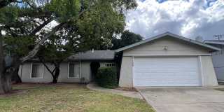 Darling 3 Bedroom House!! Gallery 1