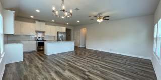AVAILABLE NOW - 3 BEDROOM 2 BATH DUPLEX IN CLEBURNE Gallery 1