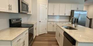 Room in 4 Bedroom Townhome at Planters Trace Ln Gallery 1