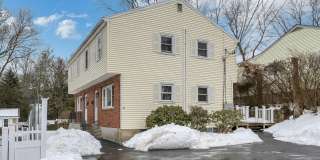 85 Burwood Avenue unit: Back Gallery 1