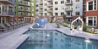 AMLI Riverfront Green Gallery 10