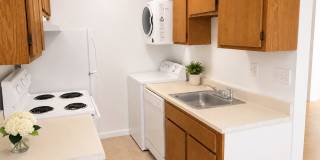 2026 Move-In Special – $500 LEASE SIGNING BONUS!! Cozy 1-Bedroom Apartment with W/D & Parking in Southeast DC Gallery 1