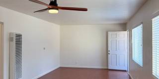 Charming 2BR/1BA Downstairs Unit with Private Yard in South Park Gallery 4