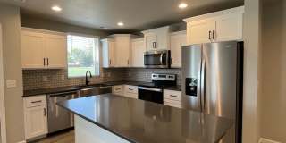 Exquisite 3-Bedroom Home with Modern Elegance and Scenic Views! Gallery 3