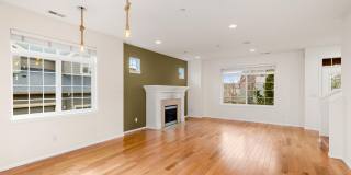 Issaquah Highlands 2 Bedroom 2.5 Bath Townhouse Gallery 9