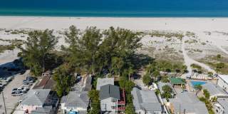 1 Bedroom Beachfront Condo, Steps away from Beach Access! Gallery 31