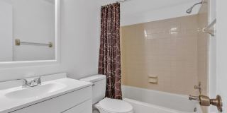 Beautiful 2/2 Condo close to the Orlando International Airport. 1st floor. Gallery 1