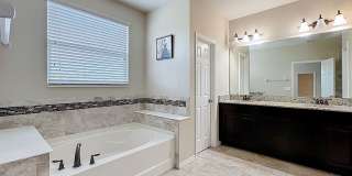 !!!NOW AVAILABLE!!! Beautiful 4-Bedroom PET FRIENDLY Home for Rent in RANDAL PARK! Gallery 68