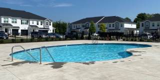 Like New Luxury Townhome! 3 BR, 2.5 BA, 2 Car Garage, Pool, Dog Park, and More! Gallery 35