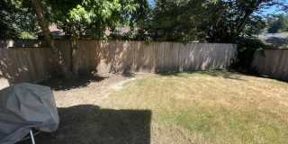Lovely 3bed/2bath Ranch style home with HUGE private yard in a peaceful cul-de-sac! Gallery 21