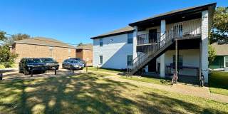 HUGE 4-Bed, 2-Bath Duplex Four Blocks From Baylor Campus & Minutes from Downtown! Gallery 2
