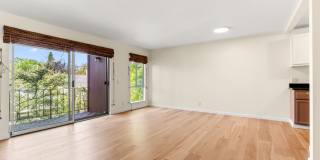 Modern Oakland Living: New Floors, Private Balcony, and Parking Gallery 4