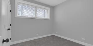 4827 S Saint Lawrence Avenue Gallery 22
