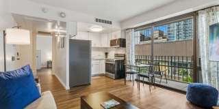 Downtown Honolulu Condo - AC . W/D . Full Kitchen Gallery 9