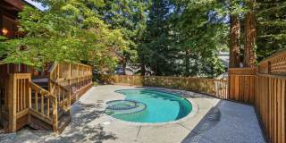Spectacular 2 story home w/pool in Round Hill Country Club Gallery 45