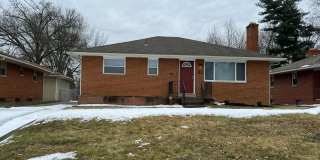 4 Bedroom with a Huge Fenced Back Yard! Gallery 1