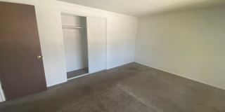 Nice 3 bedroom townhome in Aurora Gallery 8