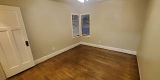 2 Bedroom, 1 Bathroom home with large garage Gallery 18