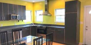 Southside Slopes - Amazing views of Downtown - Off-street parking Gallery 1