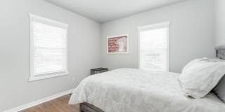 FURNISHED HOUSE! Short or Long Term! Large Newly Renovated Fully Furnished Modern 5 Bedroom Home with 3 Separate Living Rooms! Gallery 9