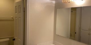 3 bed upstairs condo in Norman, community pool and plenty of parking! Gallery 10
