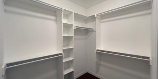 Townhouse with Garage - Minutes from Downtown Rogers Gallery 16