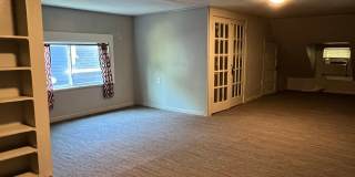 Adorable 3 Bedroom, 2 Bath on N Summit Gallery 11