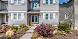 3 Bdrm, 2.5 Bath 1450 sq ft Townhouse (end unit), All Appliances, Air Conditioning, DOG/Cat OK, Dbl Garage! 3 Bdrm, 2.5 Bath 1450 sq ft Townhouse (end unit), All Appliances, Air Conditioning, DOG/Cat OK, Dbl Garage! Gallery 1