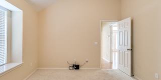 Beautiful Home With Lake View - 3 Bed + 2 Bath Beautiful Home With Lake View - 3 Bed + 2 Bath Gallery 9