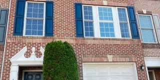 Spacious 4BR/2.5BA Townhome in  desirable Laurel area Gallery 1
