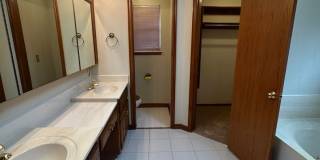 4 Bed, 2.5 Bath Brick home with 2 car garage Gallery 47