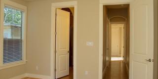 UT PRE-LEASE: Beautiful, Recently Constructed 6 bed/ 4 ba home in North Loop Area, Mins to UT Gallery 8