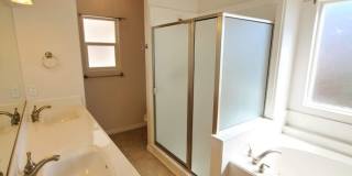 3 Bedroom, One Level Furnished Home in Emerald Ridge Gallery 22