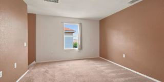 Beautiful 4-Bedroom Home with Golf & Clubhouse Access Gallery 16