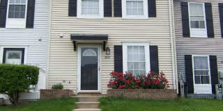 Middle River Townhome! Gallery 1