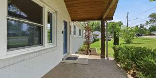 Charming Renovated Home with Spacious Yard & Detached Garage in South Nashville Gallery 5