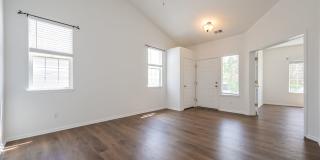 3 Bed/ 2Bath Close to Buckley Space Base Gallery 4