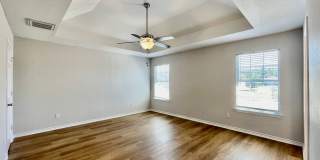 Spacious 3 Bedroom with a Fenced Yard and 2 Car Garage! Gallery 1