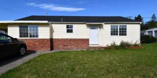 Cute 2 Bedroom House with Bonus Room Gallery 1