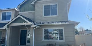 3 bed, 2.5 bath townhouse in CDA Place! Gallery 1
