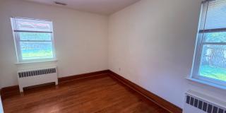 Pet Friendly 3 Bedroom, 2 Bath Home with Hardwood Floors Gallery 11