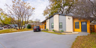Modern Elegance in Vibrant East Austin: Chic Duplex with Stylish Upgrades, Private Oasis, Prime Location! Gallery 22