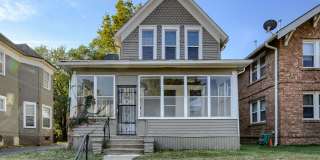Cozy 3 Bedroom With Enclosed Porch & Fenced Yard!! Gallery 1
