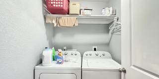 New 2 bedroom duplex, 2 car garage, quiet neighborhood, all appliances Gallery 13