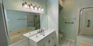 Resort-Style Living Gorgeous two bedroom, two bath, +den, detached villa for rent in North Sarasota Gallery 14